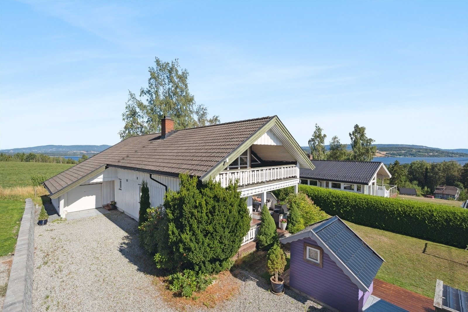 - Eiendommen ligger på nedsiden av RV 350 ved Maurerud, om lag 2 km nordøst for Tyristrand sentrum - Galleribilde