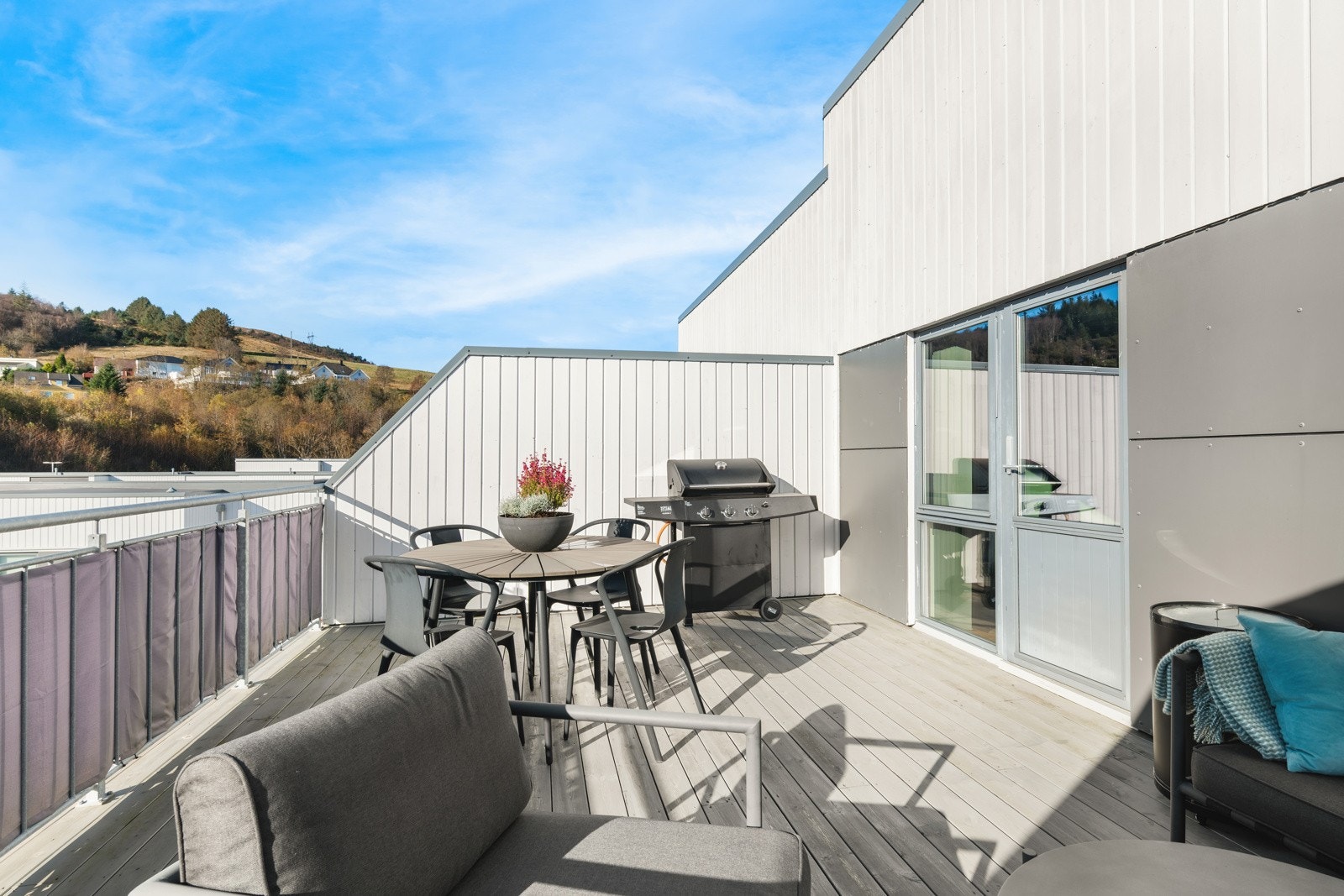 Fantastisk takterrasse med mye ettermiddag og kveldssol Galleribilde