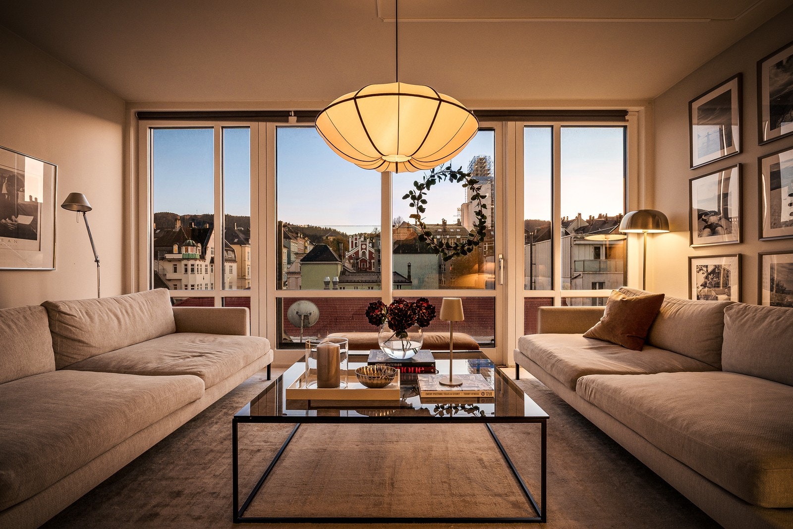 Innbydende og praktisk planløsning med gode kvaliteter og høy standard Galleribilde