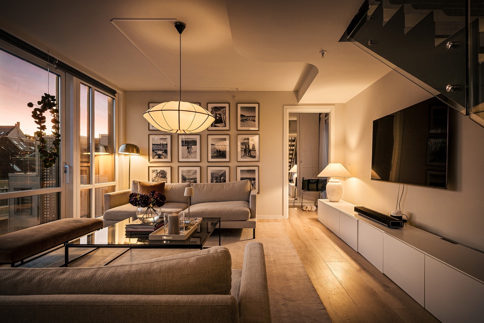 Velkommen til penthouse leiligheten i Vestre Torggaten 12B presentert av Børge Smørdal Nilsen ved DNB Eiendom Galleribilde