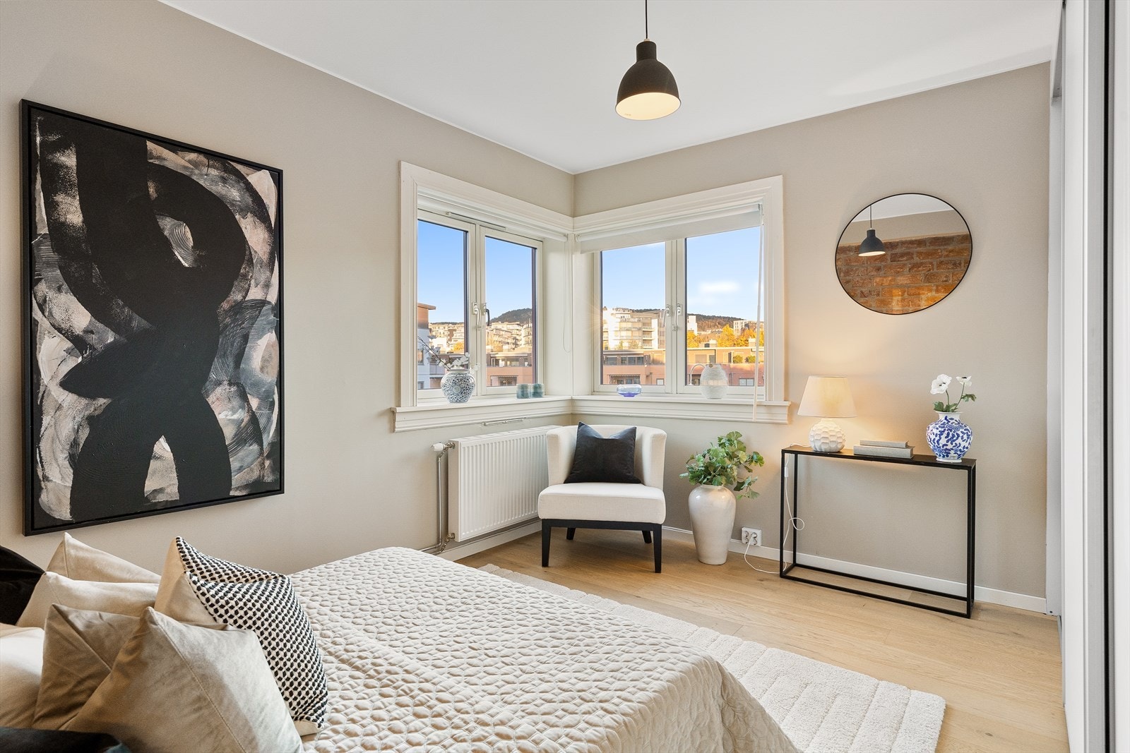 Soverommet er vendt mot rolige fellesområder, som skaper en behagelig atmosfære. Galleribilde