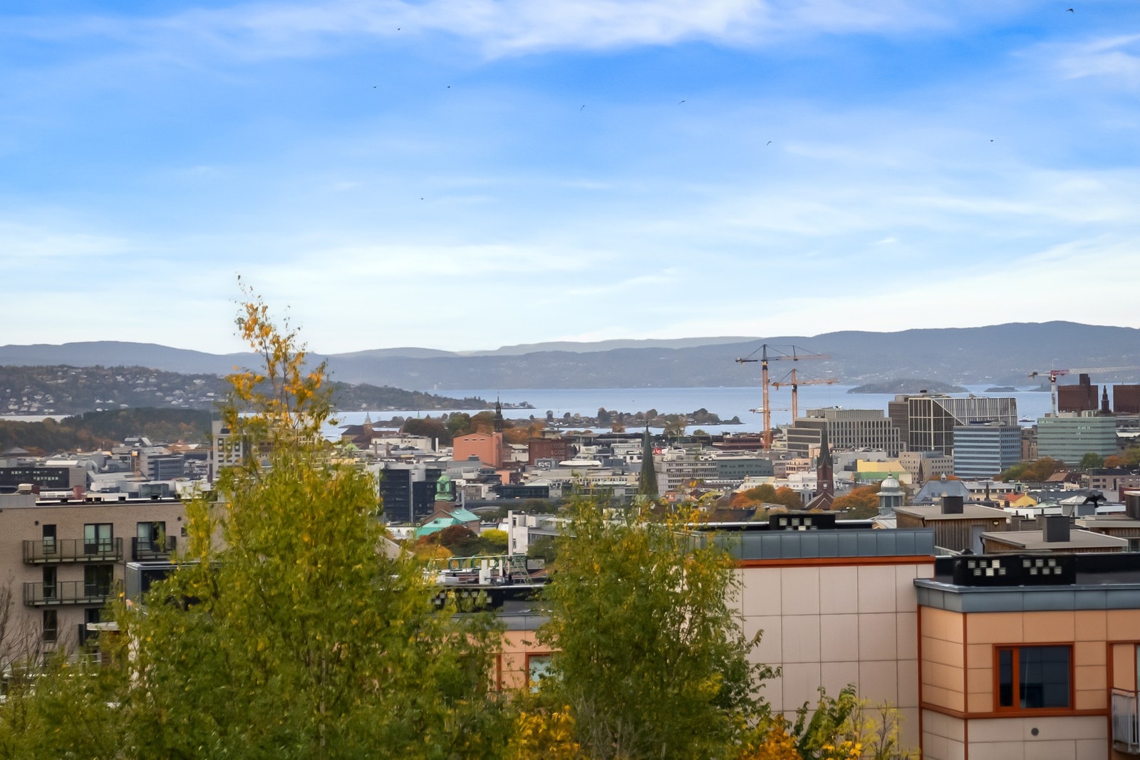 Her får man langstrakt utsikt over fjorden og helt til Holmenkollen. Galleribilde