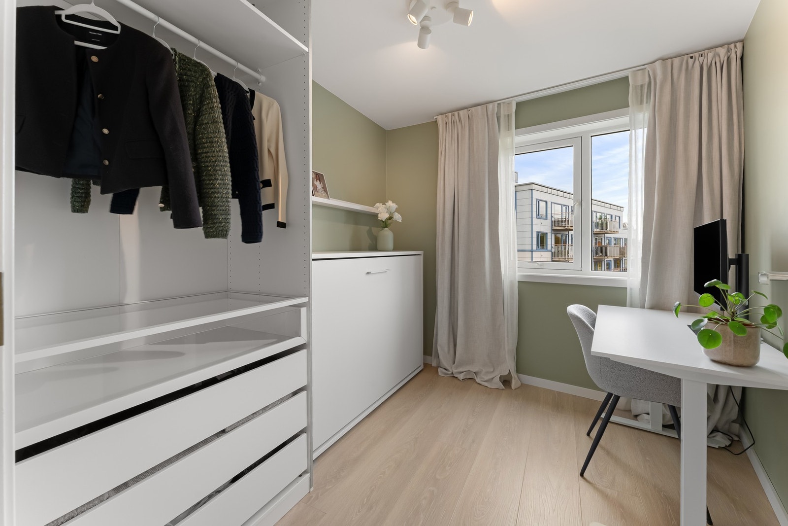Det andre soverommet egner seg utmerket som barnerom, gjesterom eller kontor. Galleribilde