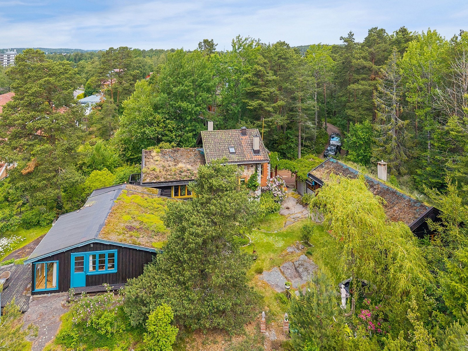 Eiendommen ligger meget usjenert til, men likevel supersentralt på Vestskogen. Galleribilde