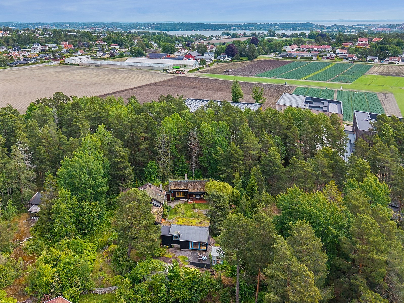 Eiendommen ligger meget usjenert til, men likevel supersentralt på Vestskogen. Galleribilde