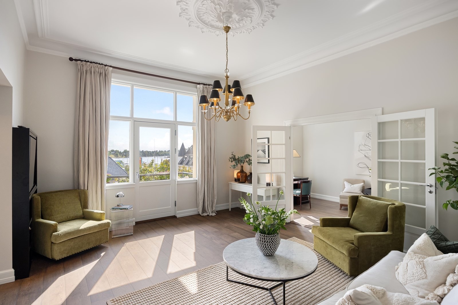 Her får du rikelig med naturlig lysinnslipp fra store vindusflater. Galleribilde