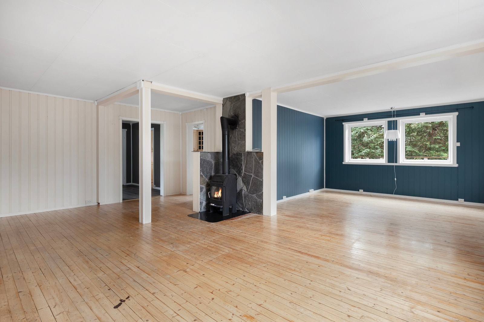 Romslig stue med gode møbleringsmuligheter. Galleribilde