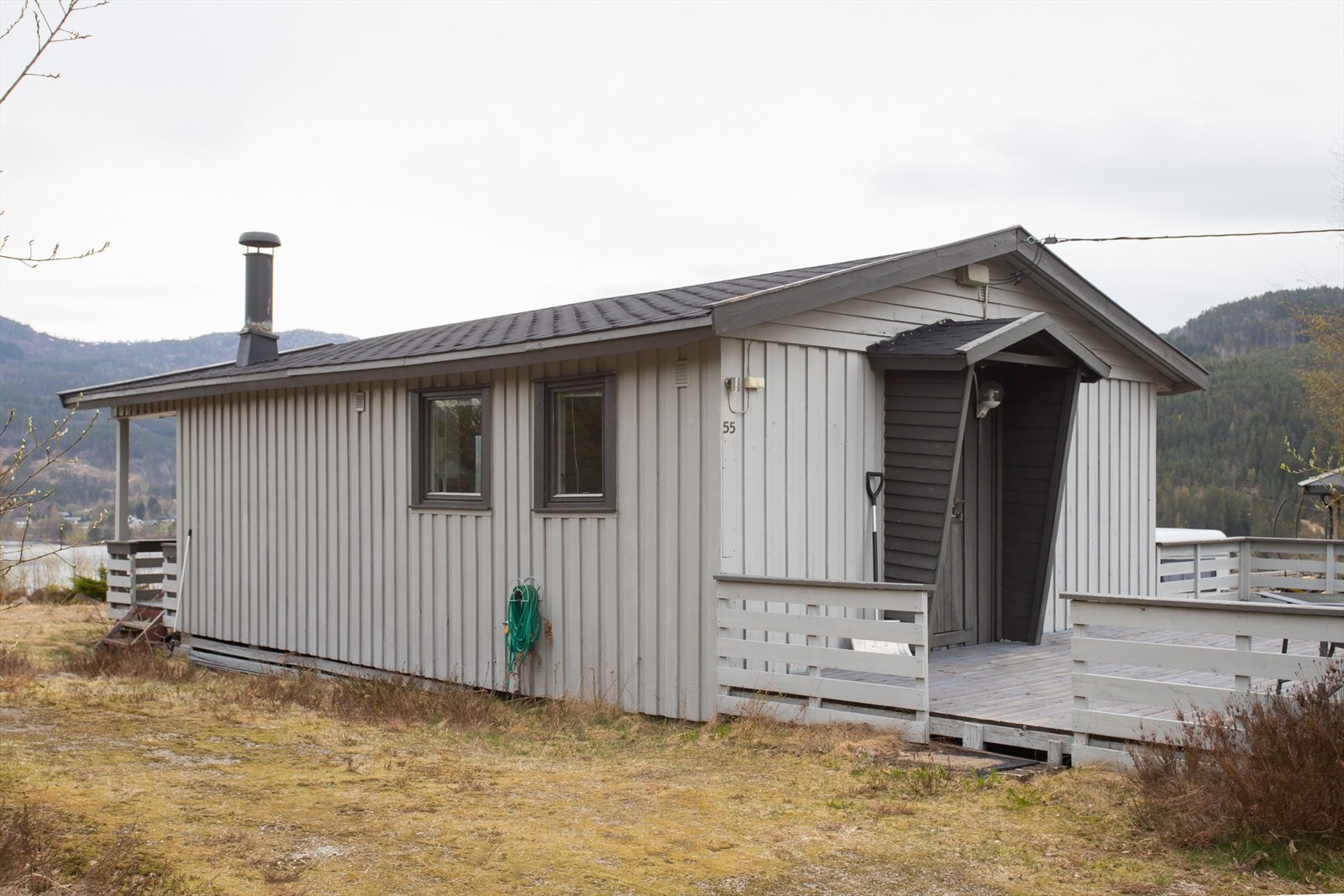 Inngang fra ende, via terrasse Galleribilde