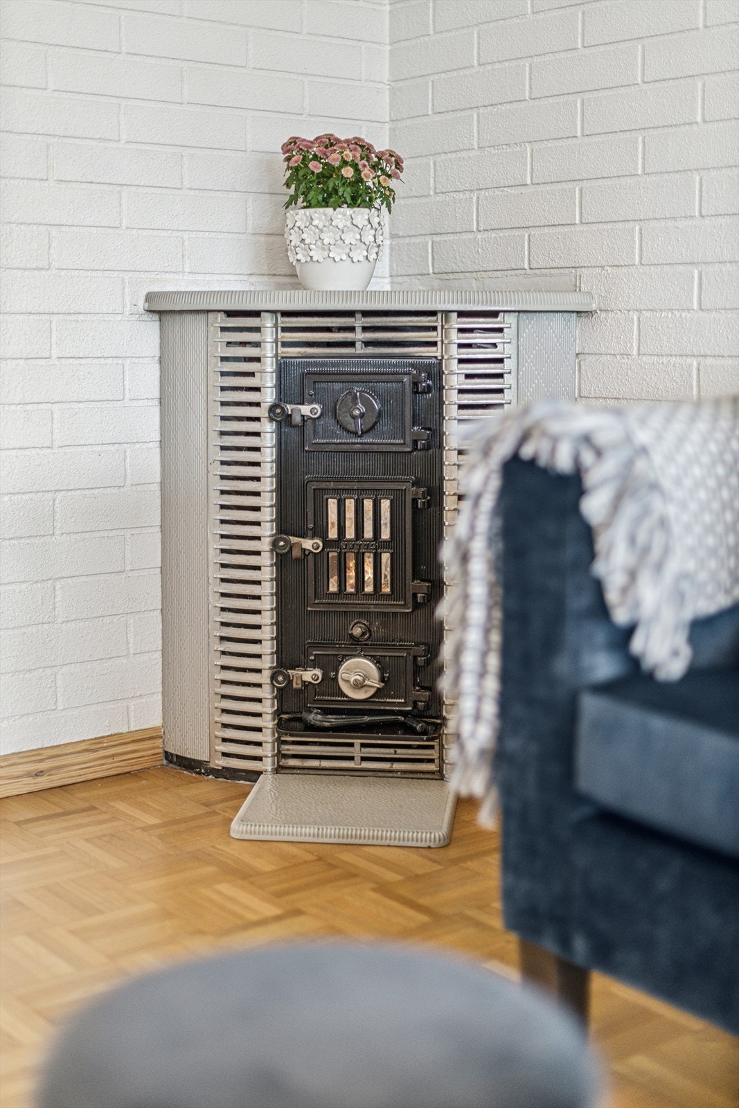 I stuen bidrar en vedovn til varme og hygge på kalde dager. Galleribilde