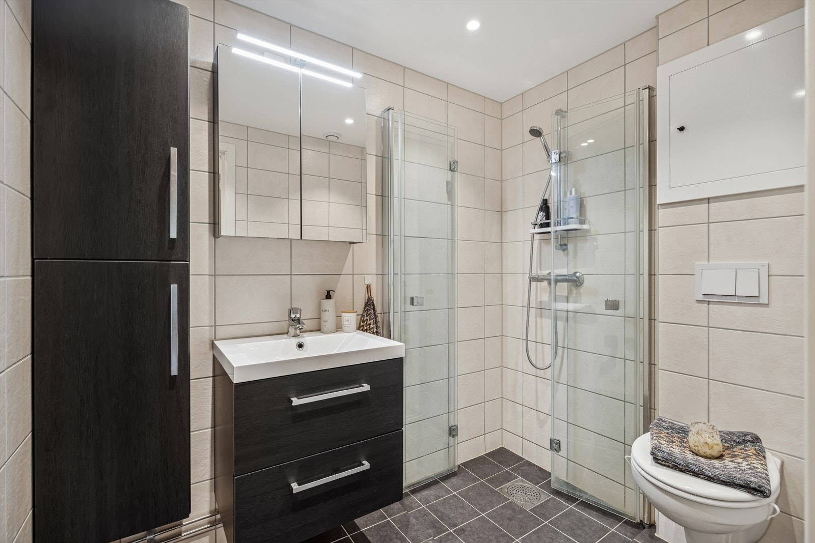 Moderne bad fra 2021, oppusset i regi av borettslaget. Galleribilde