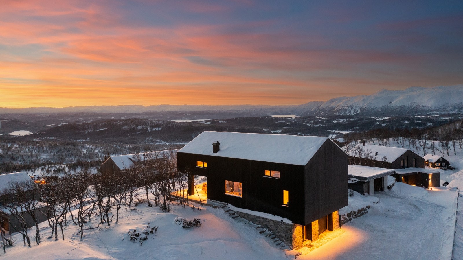 Privatmegleren har gleden av å presentere Toppen 3 - En meget flott, ny hytte beliggende i Holtardalen/Silkedalen Galleribilde