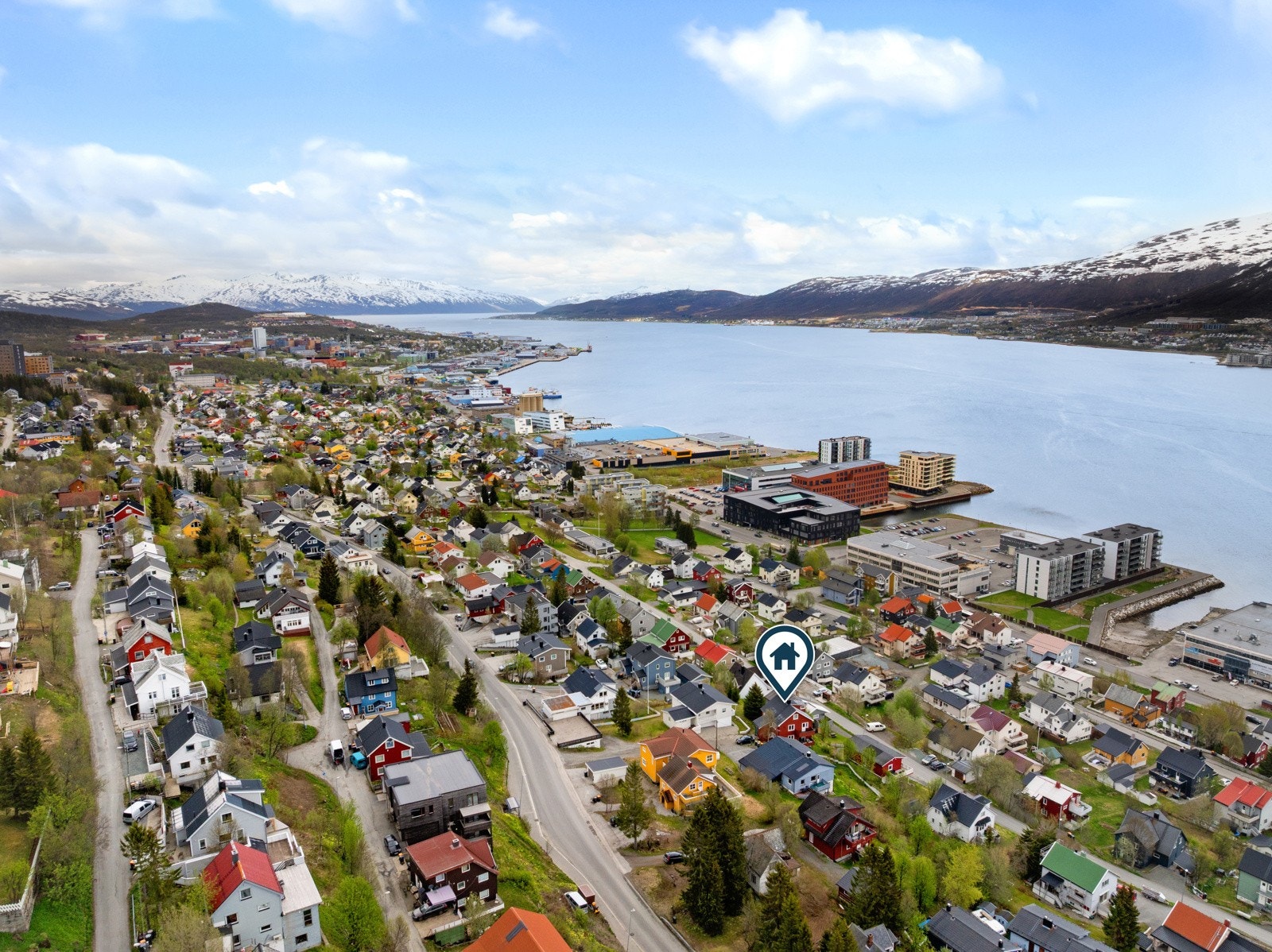 Nærhet til badeland, ishall, klatrehall, skistadion - Perfekt for barnefamilien eller deg som er aktiv. Galleribilde