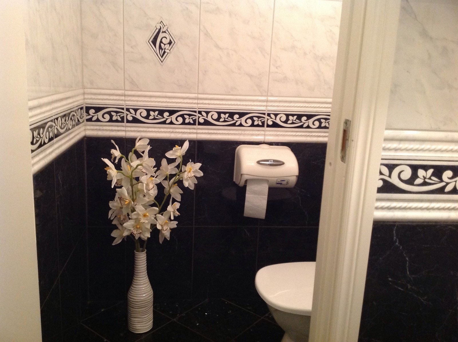 TOALETT FOR BESØKENDE Galleribilde