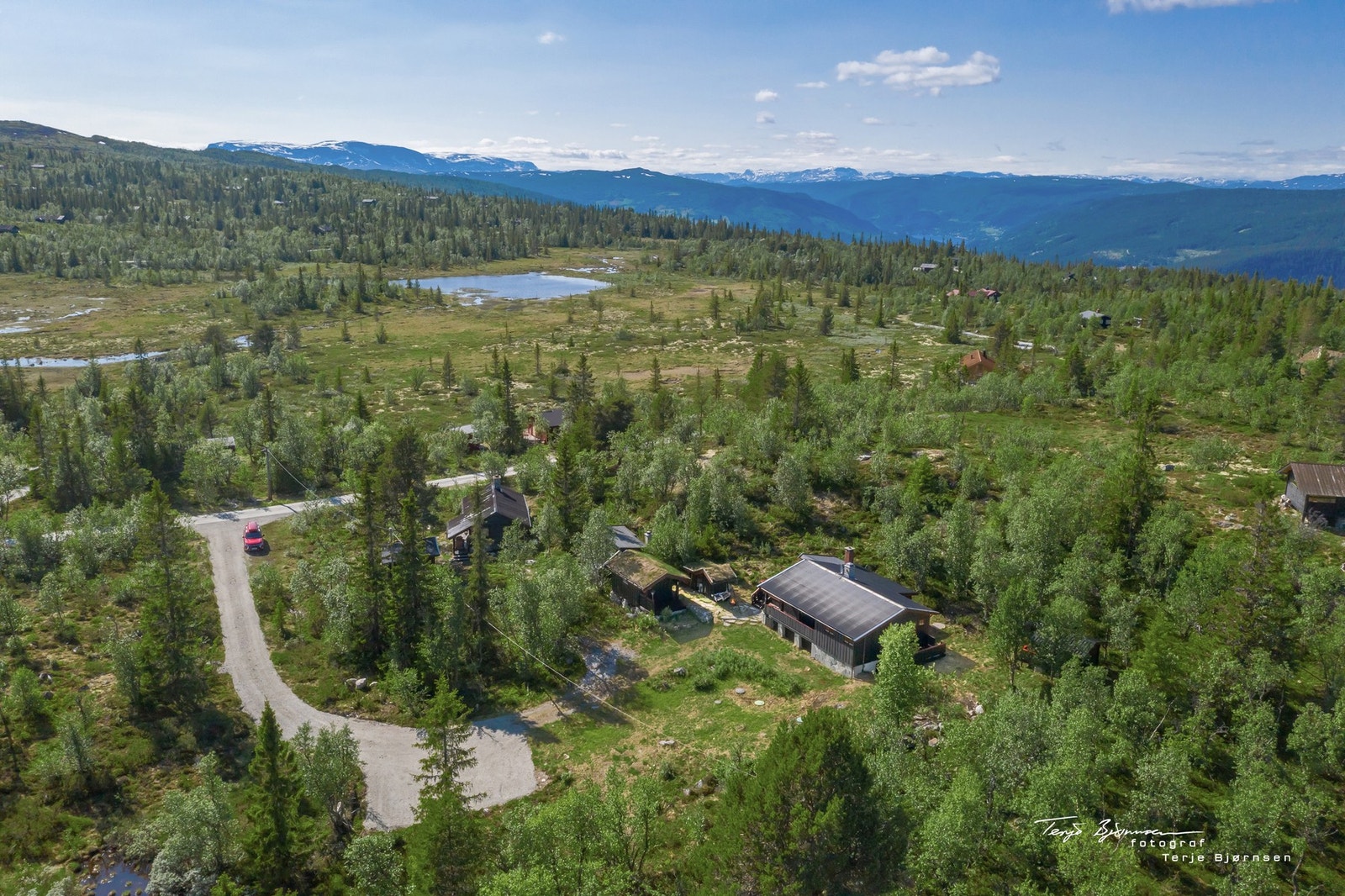 Solrikt og fint beliggende hytte. Galleribilde