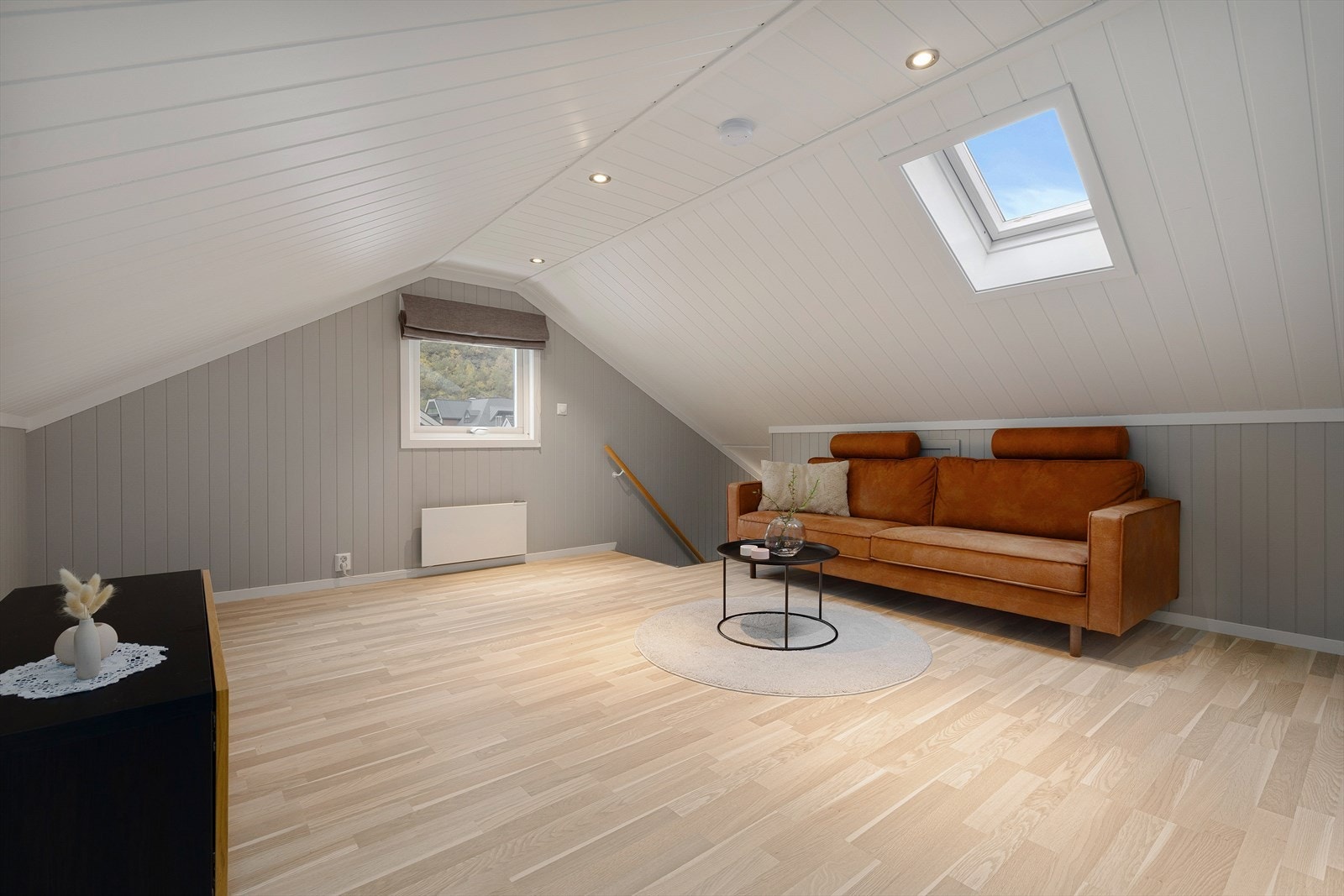 Til opplysning er det ikkje framlagt søknad/godkjenning om bruksendring for 3. Etasje. Galleribilde