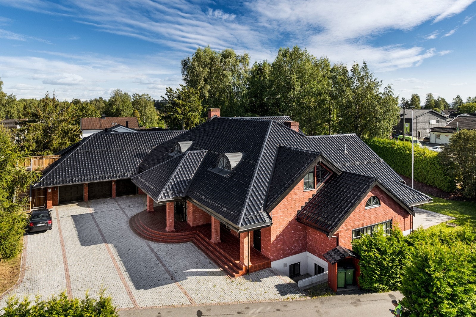 Herskapelig eiendom med tomt på hele 3,9 mål. Galleribilde