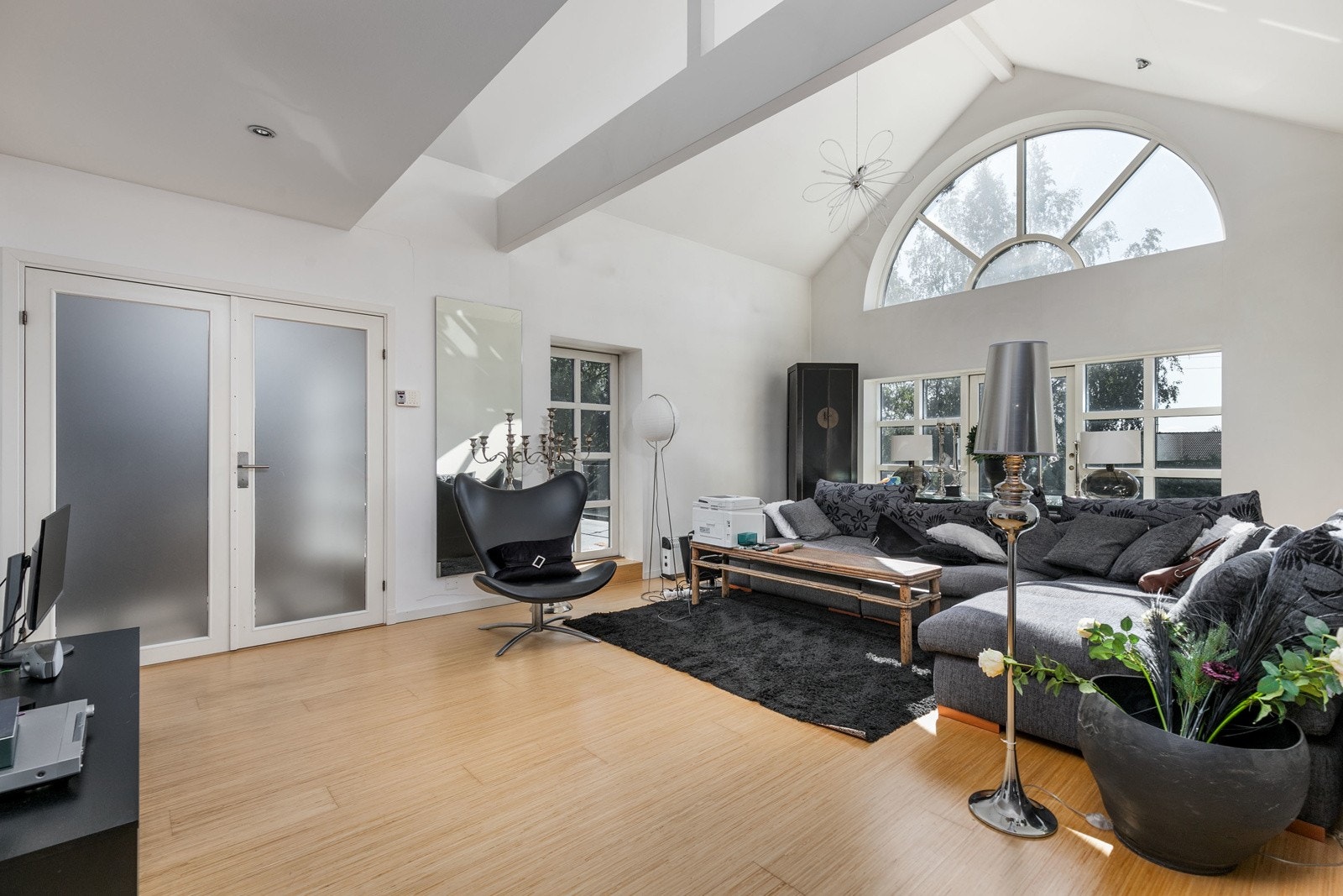 God avsatt plass til å innrede med en ekstra TV-stue i 2. etasjen. Galleribilde