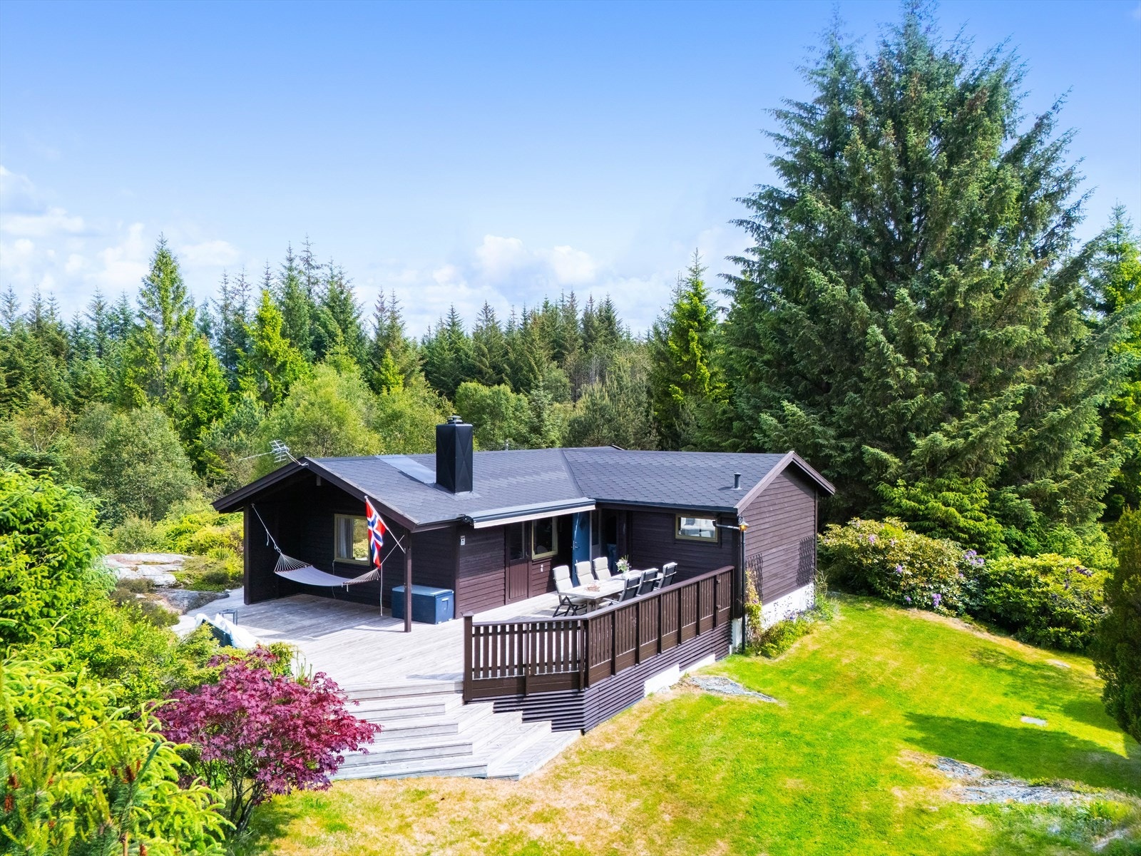 Velkommen til Skjelangervegen 677! Presentert av Eiendomsmegler Norge v/ Harald Høyland Løndal. Galleribilde