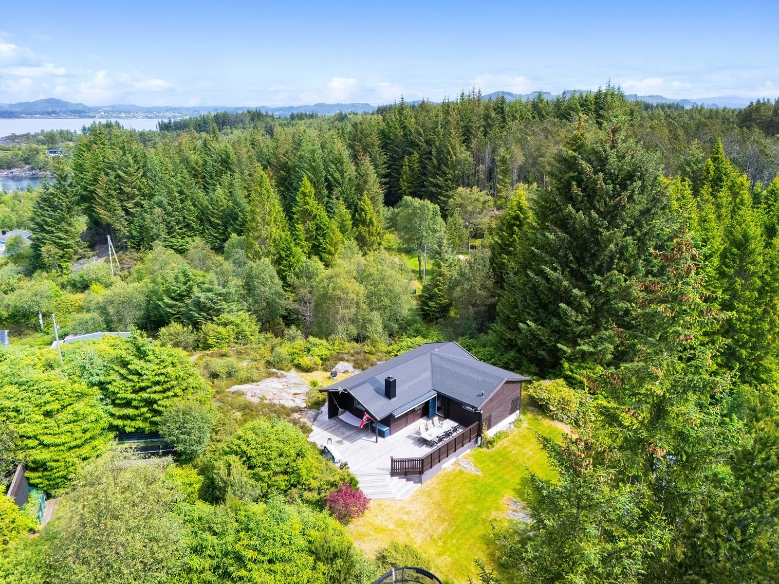 Flott fritidseiendom i naturskjønne omgivelser på Skjelanger. Galleribilde