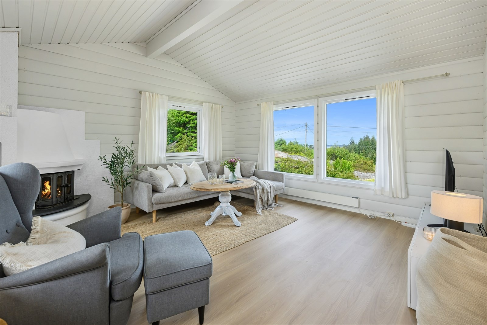 Lys og åpen stue. Galleribilde