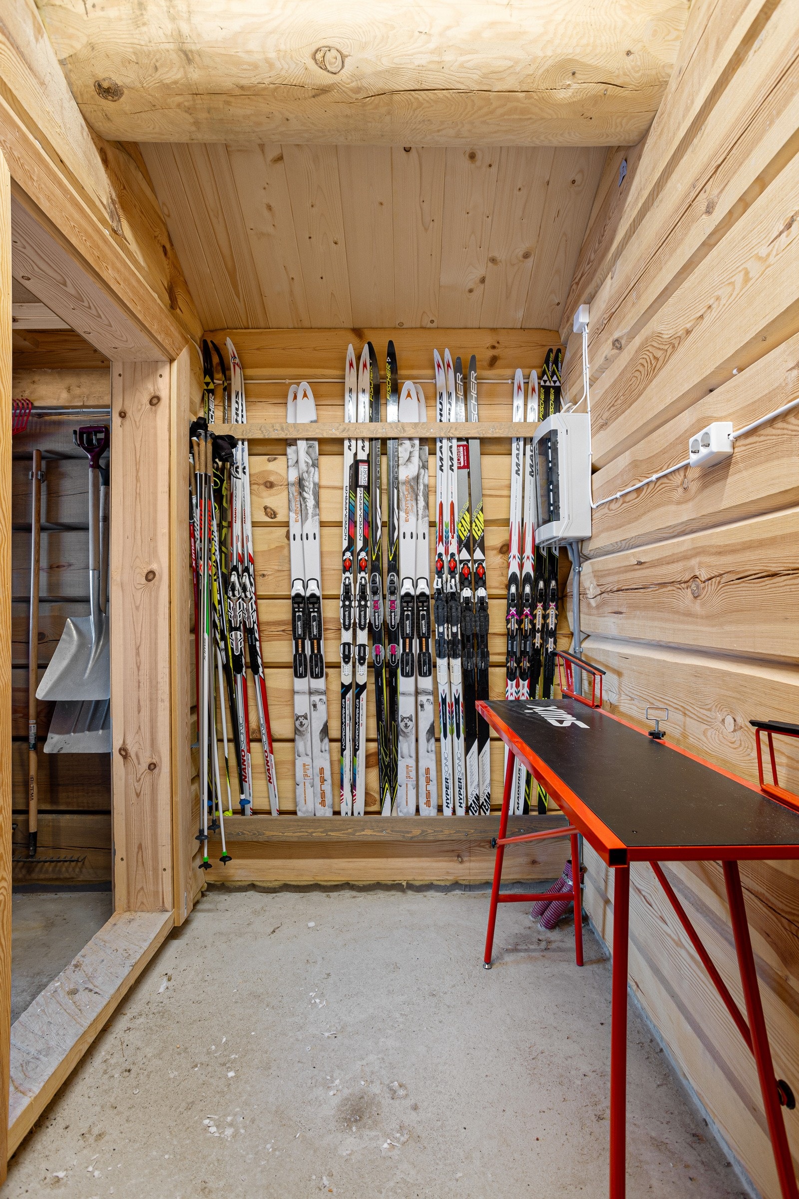 Skibod med separat inngang Galleribilde