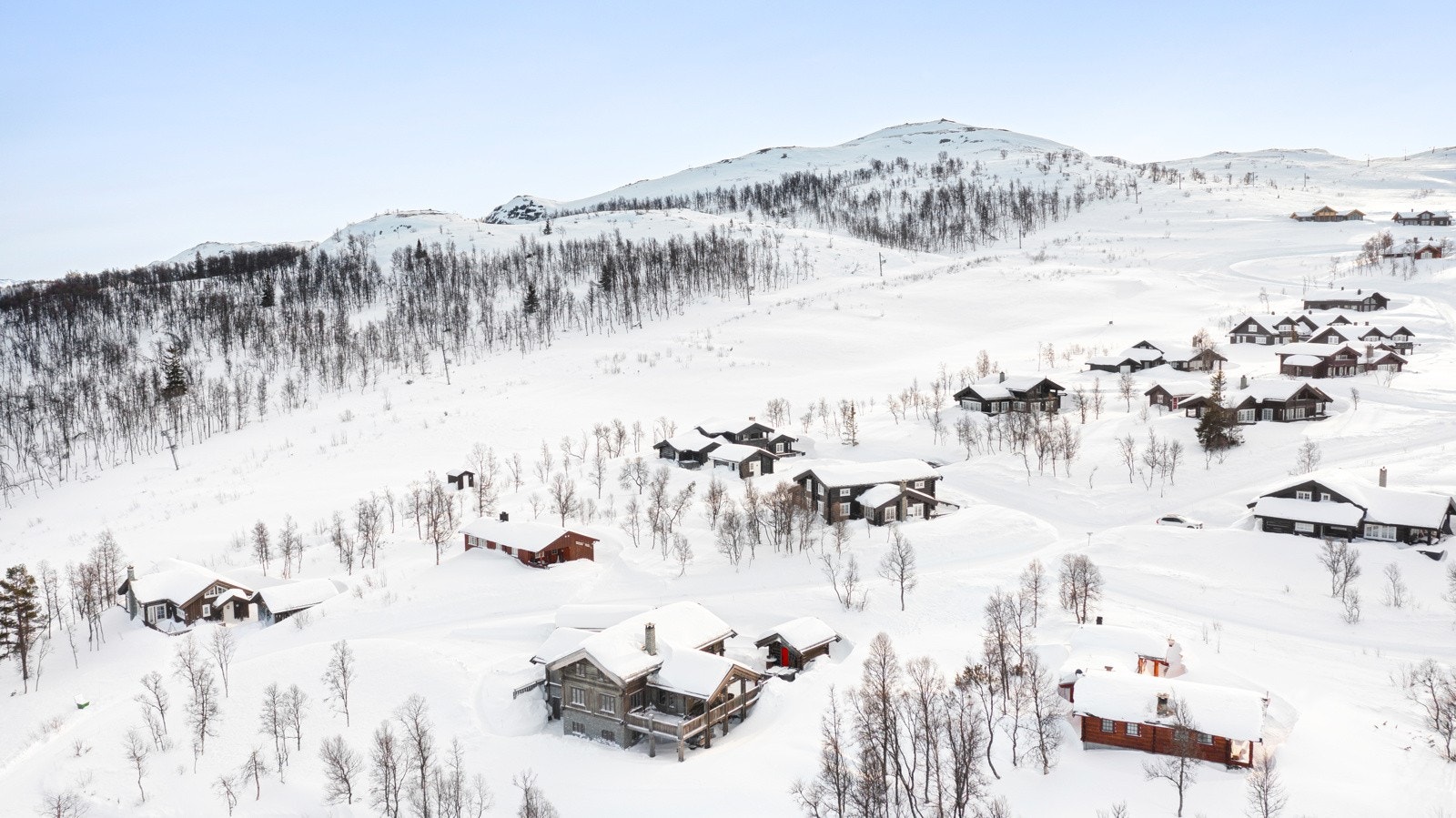 Meget flott og sjelden hytte i stavlaft beliggende på Austare Vierli Galleribilde