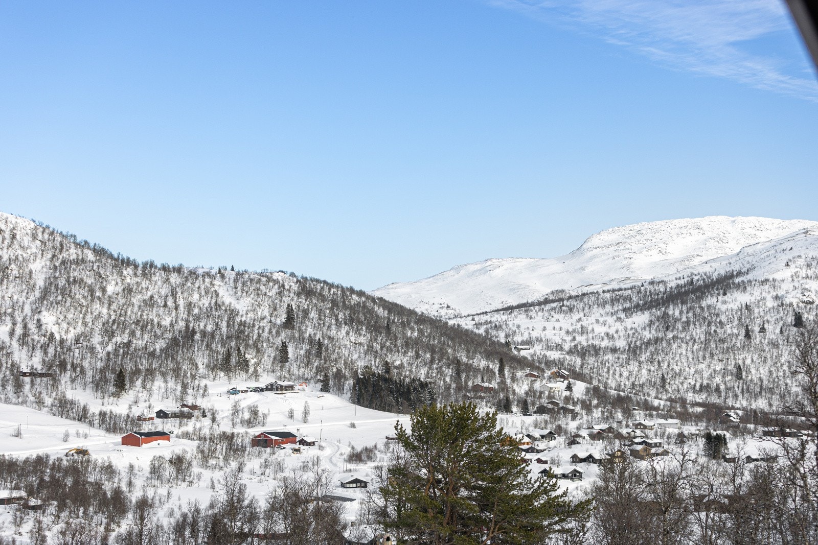Fra hytta har man tilgang til langrennsløypene innover Silkedalen, lysløyper samt turområder og fiskevann Galleribilde