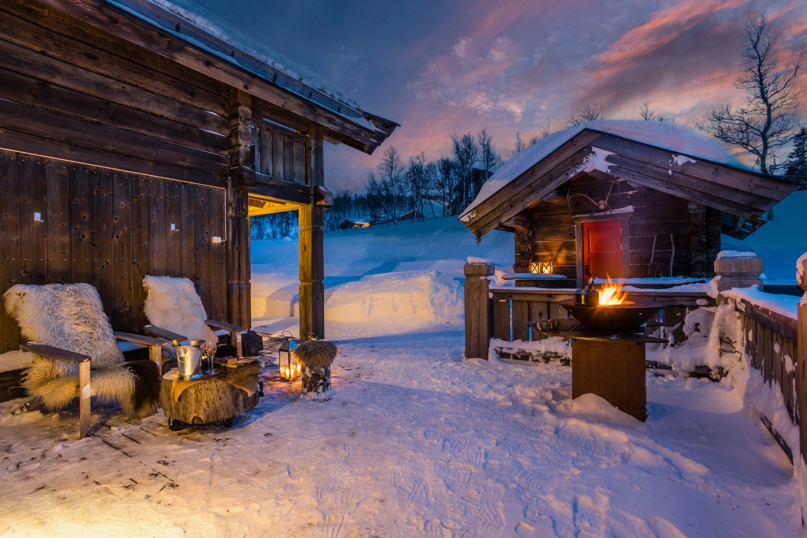 Spenn på deg skiene ved utgangsdøren og trå ut i flotte, preparerte løyper hvor man forøvrig er tilknyttet hele løypenettet på 150 km uten behov for bil/gange Galleribilde