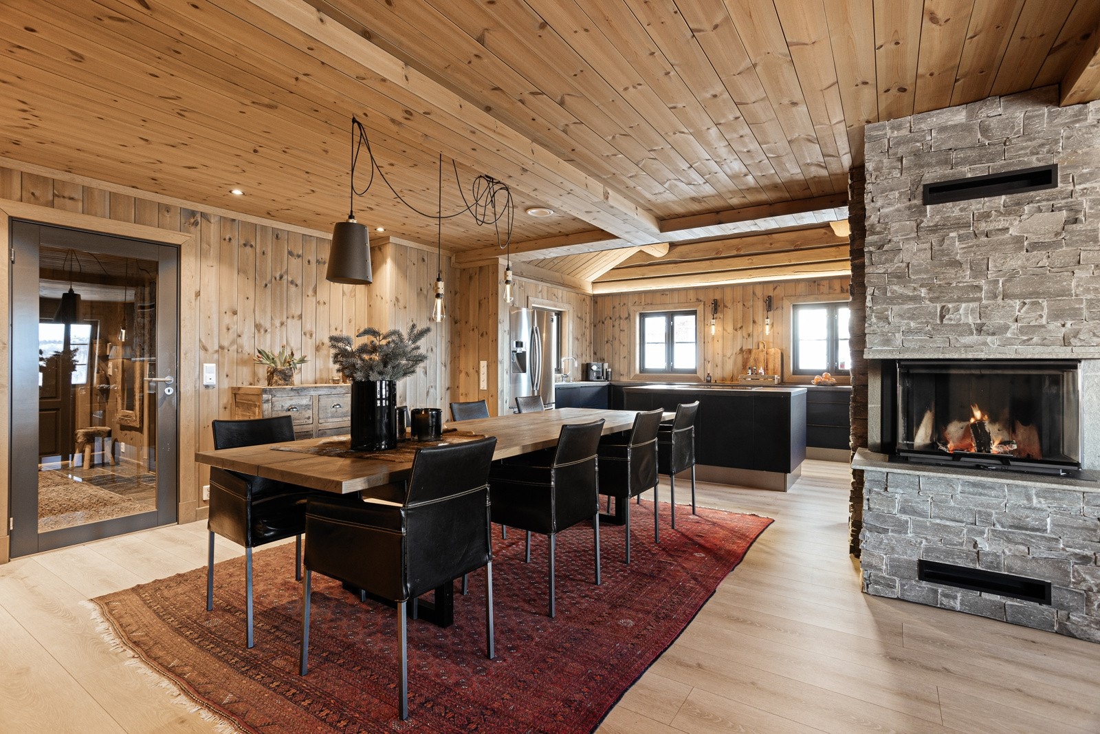 God plass til spisemøblement i tilknytning til kjøkken Galleribilde