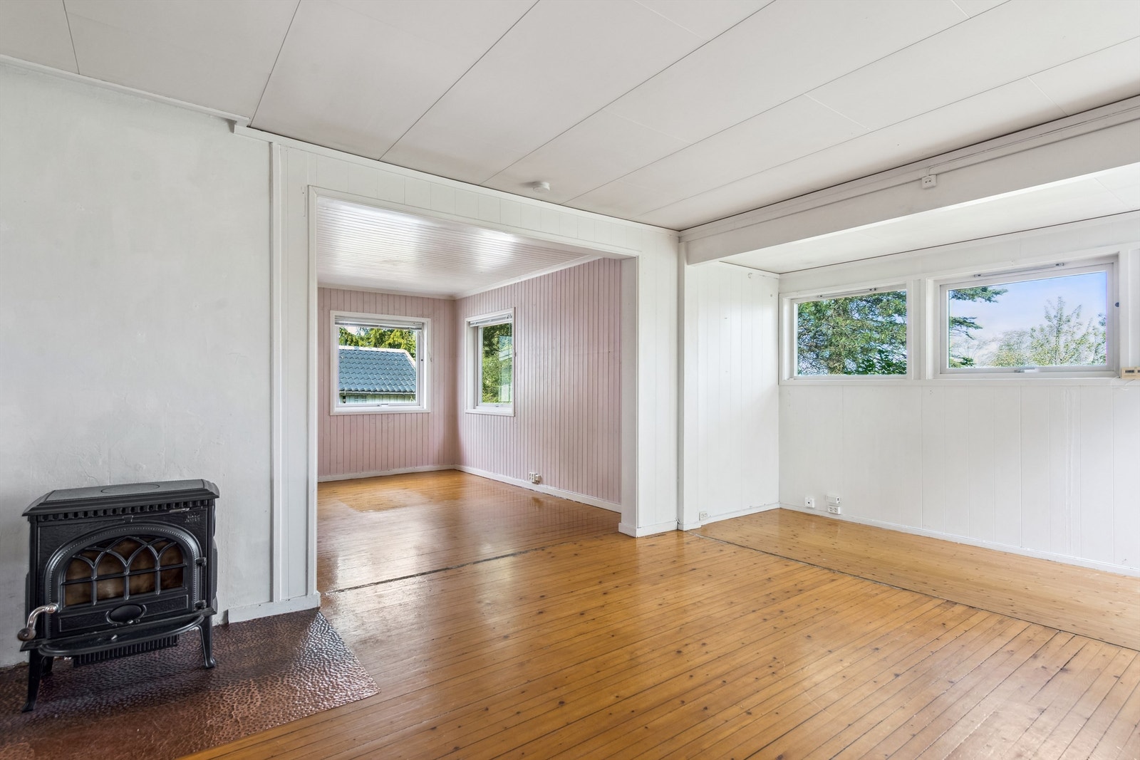 Boligen har to store stuer som gir flere gode bruksmuligheter. Galleribilde