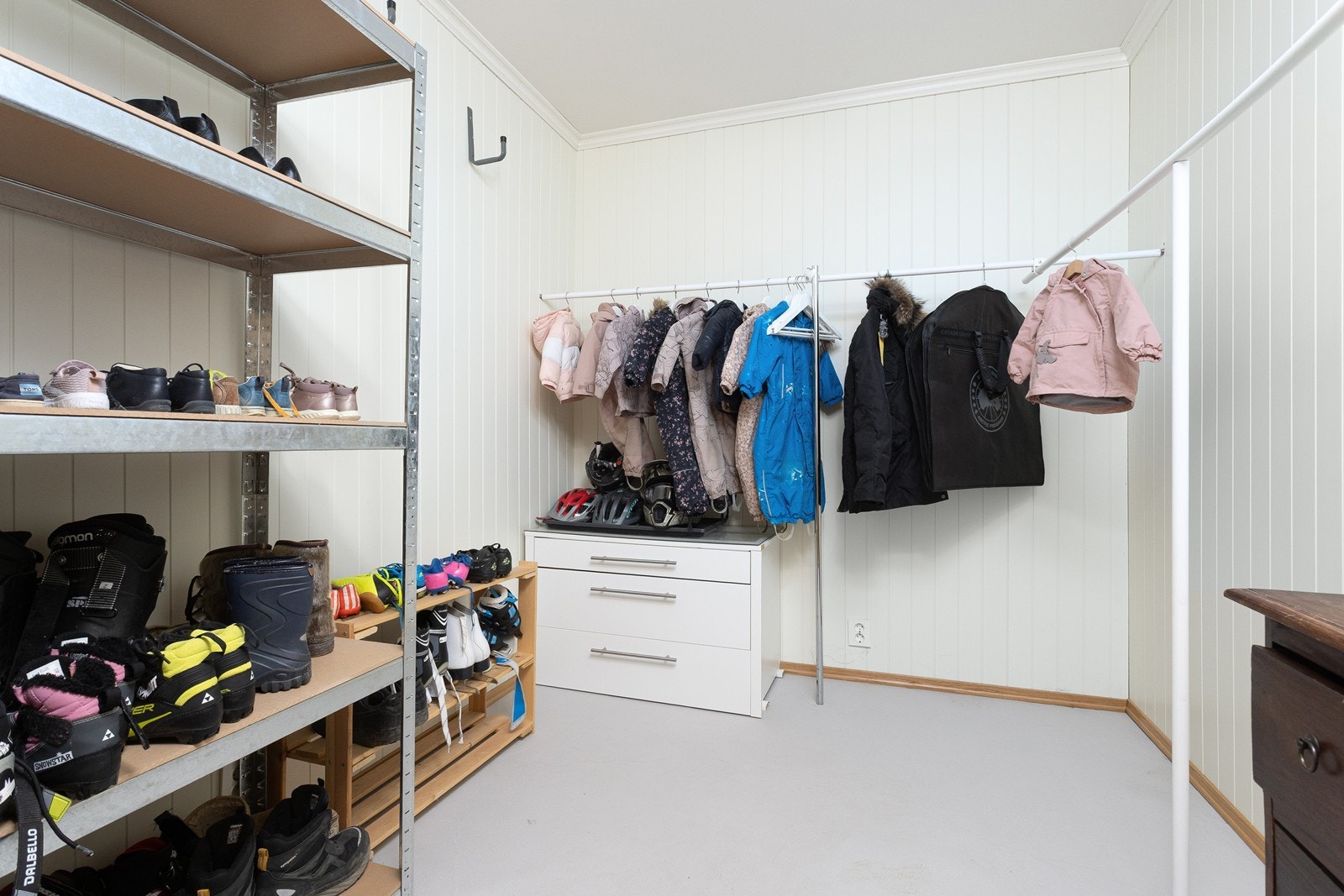 I underetasjen har man også gode lagringsmuligheter i flere boder. Galleribilde