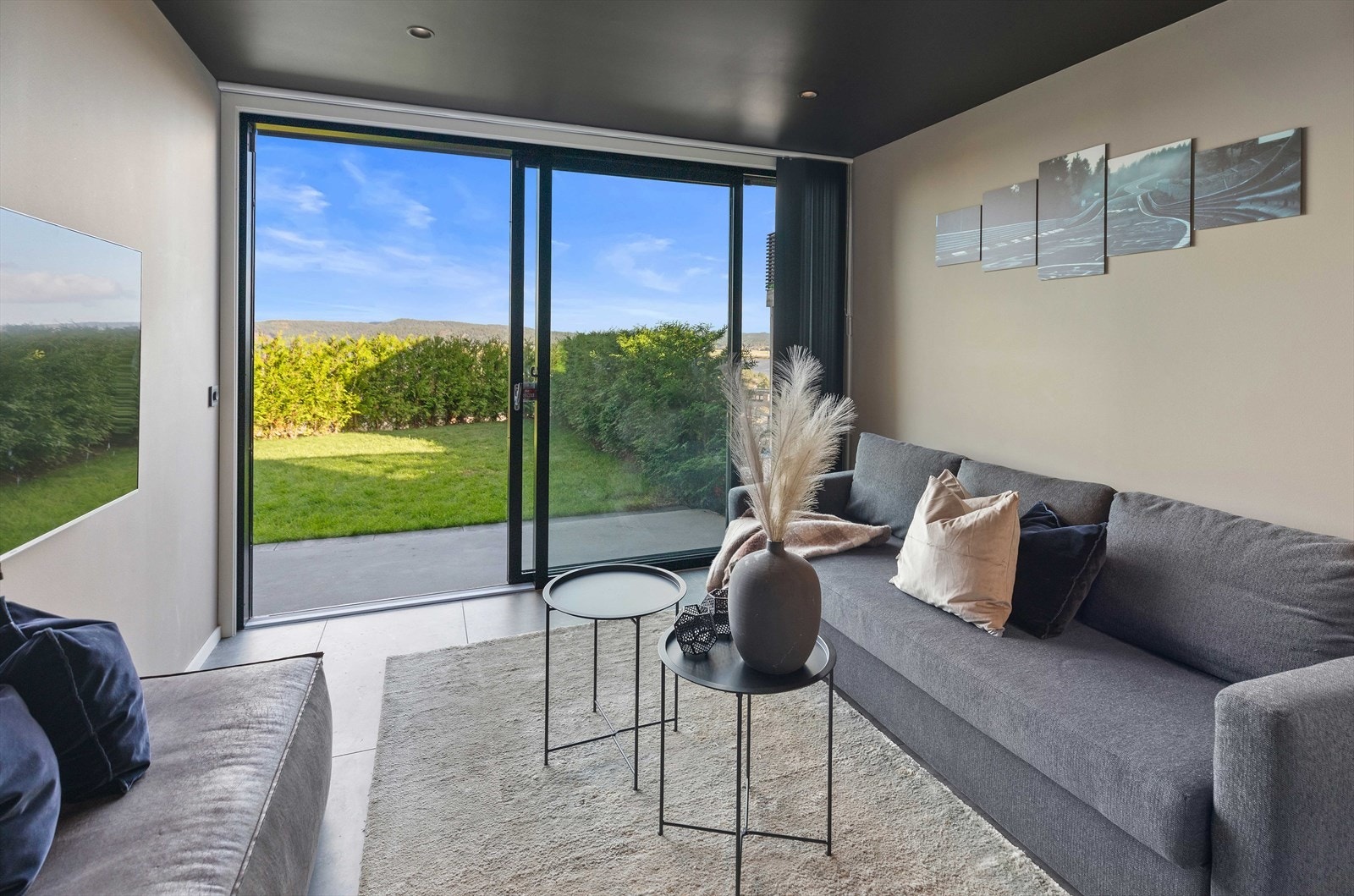 Isolert utestue med bod på innsiden. Galleribilde