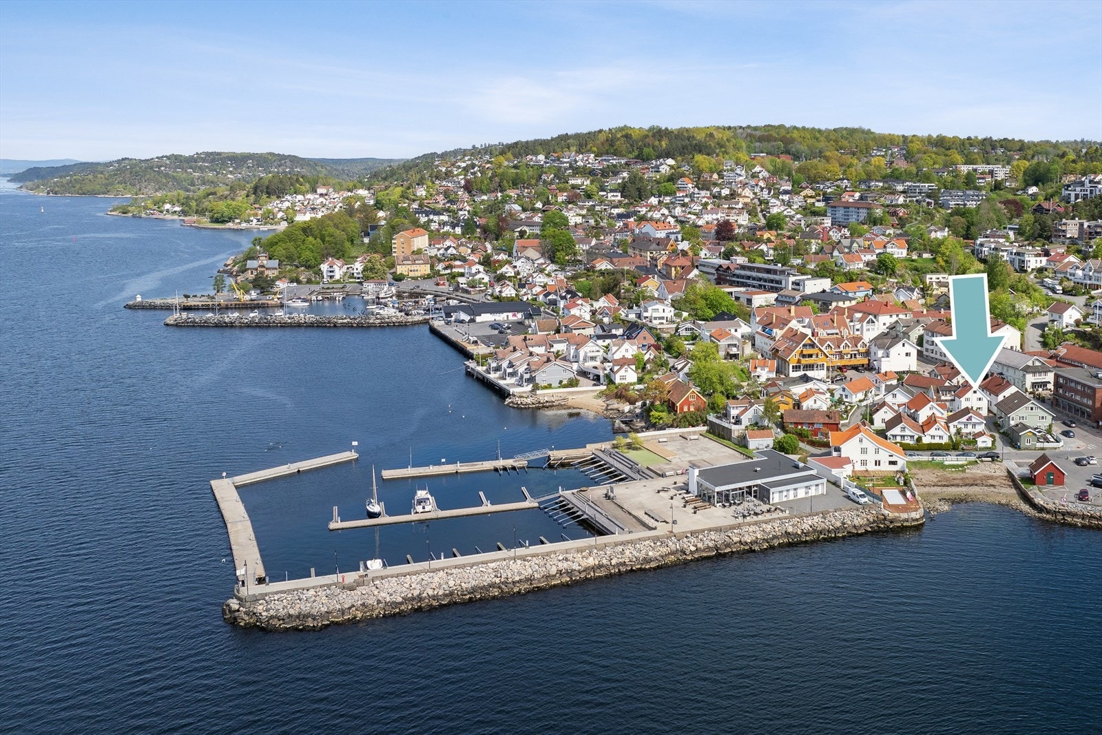 Boligen har kort gangavstand til sjø- og båtliv Galleribilde