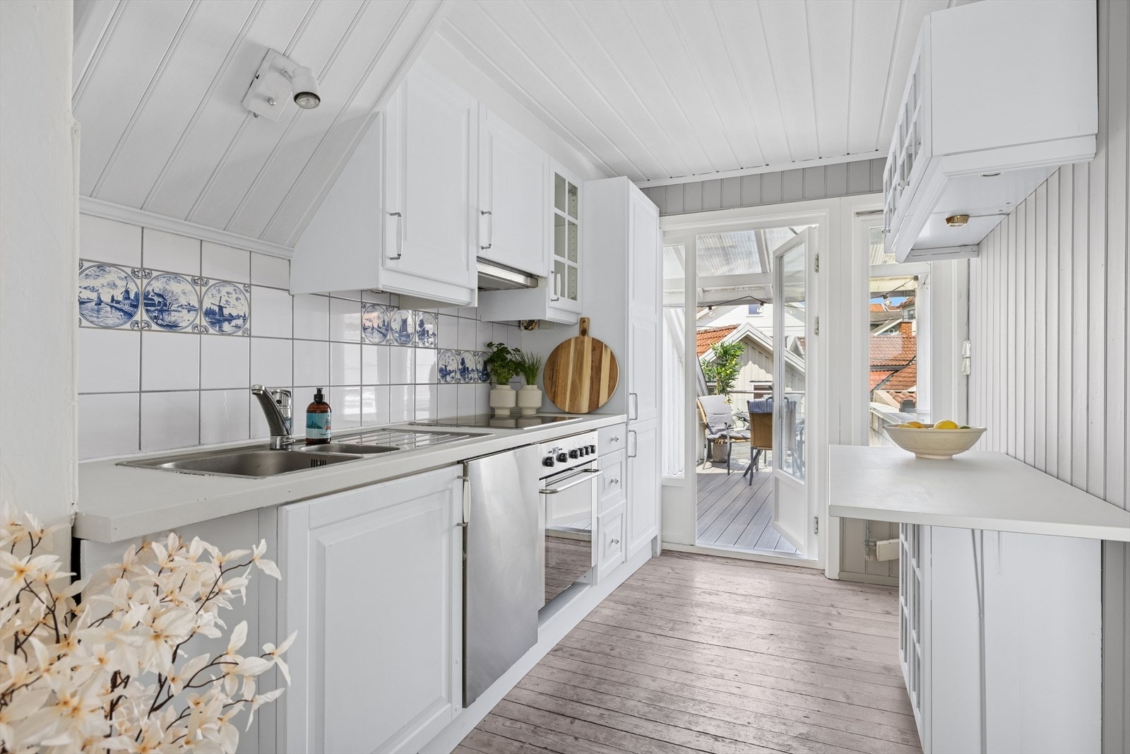 Fra kjøkkenet er det utgang til balkong Galleribilde