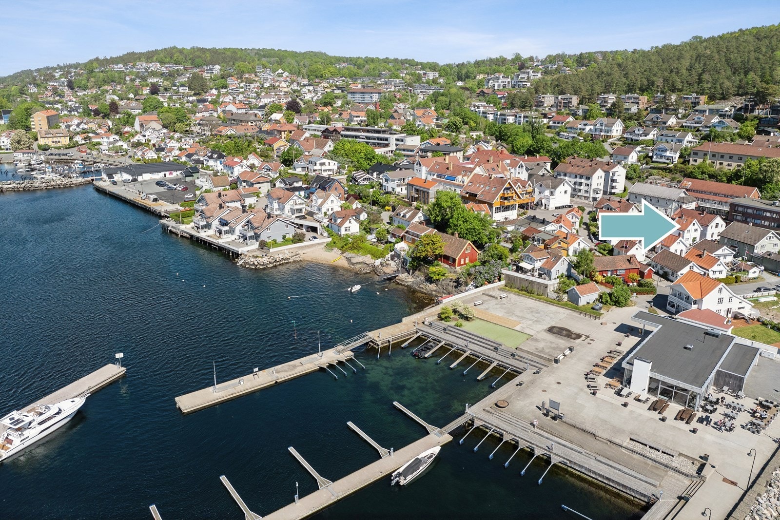 Boligen ligger like ved Drøbak Gjestehavn og Café Sjøstjernen Galleribilde