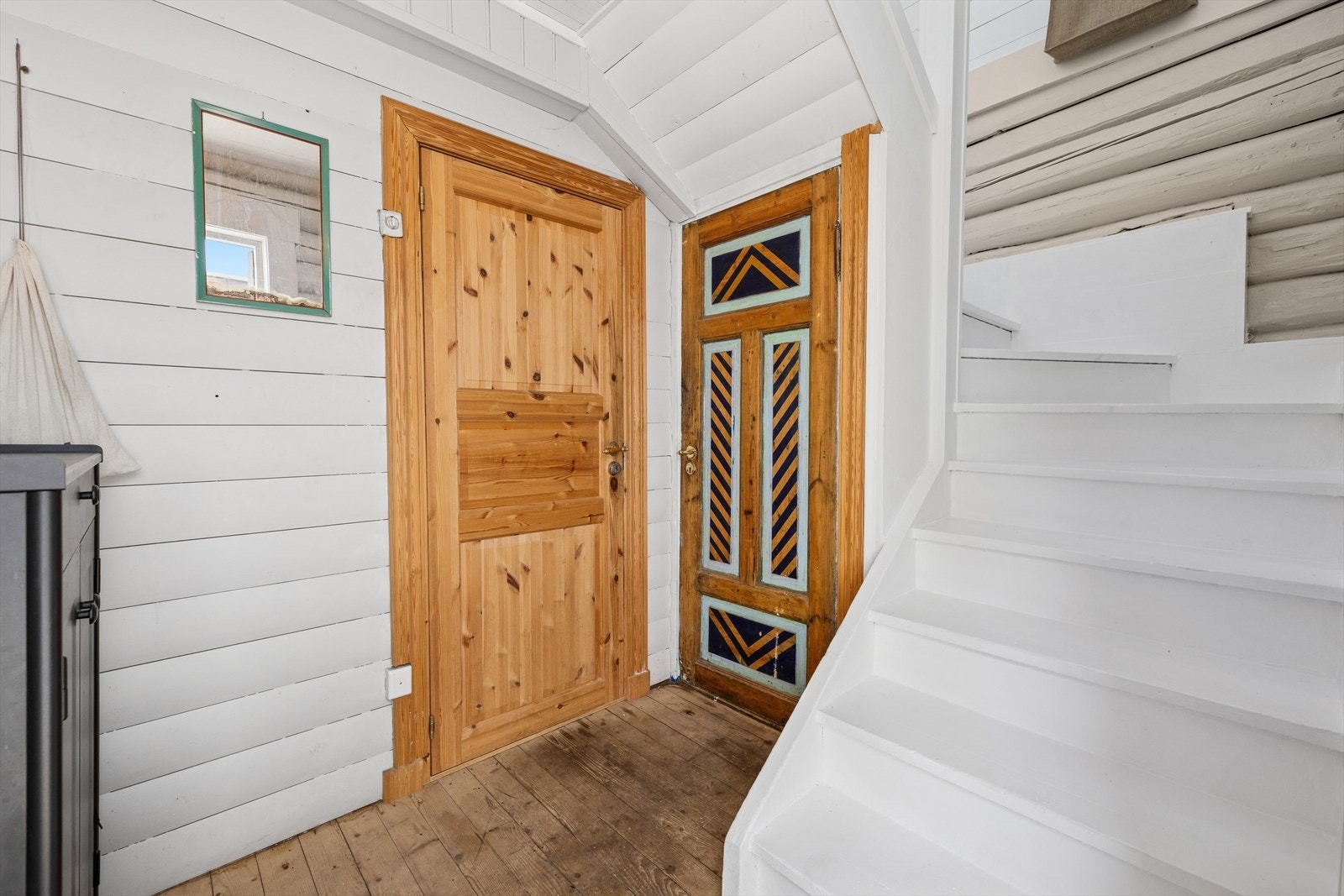 Entré/gang med trapp opp til 2. etg. Galleribilde