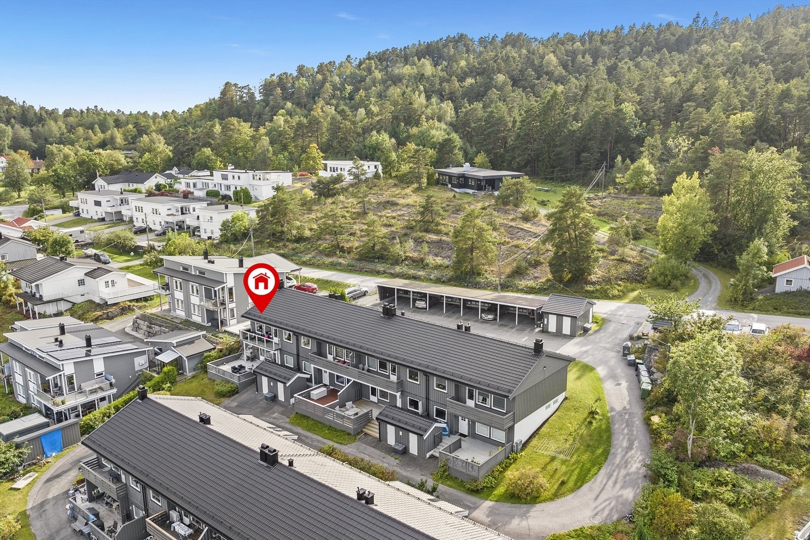 Meget god intern beliggenhet med utsikt, sol, 2 uteplasser og hjørneplassering! Galleribilde