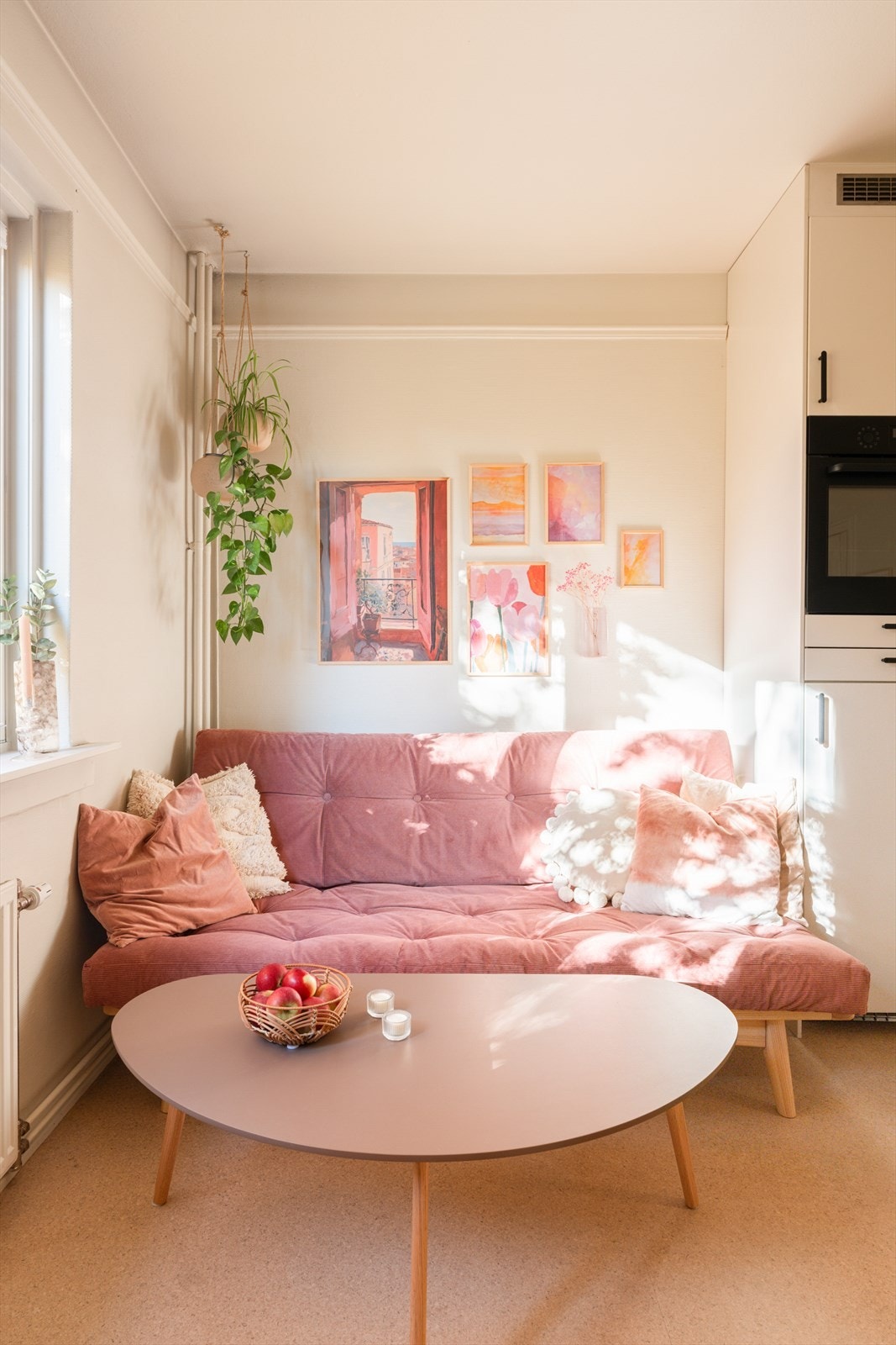 Nydelig innredet med smakfulle material- og fargevalg Galleribilde