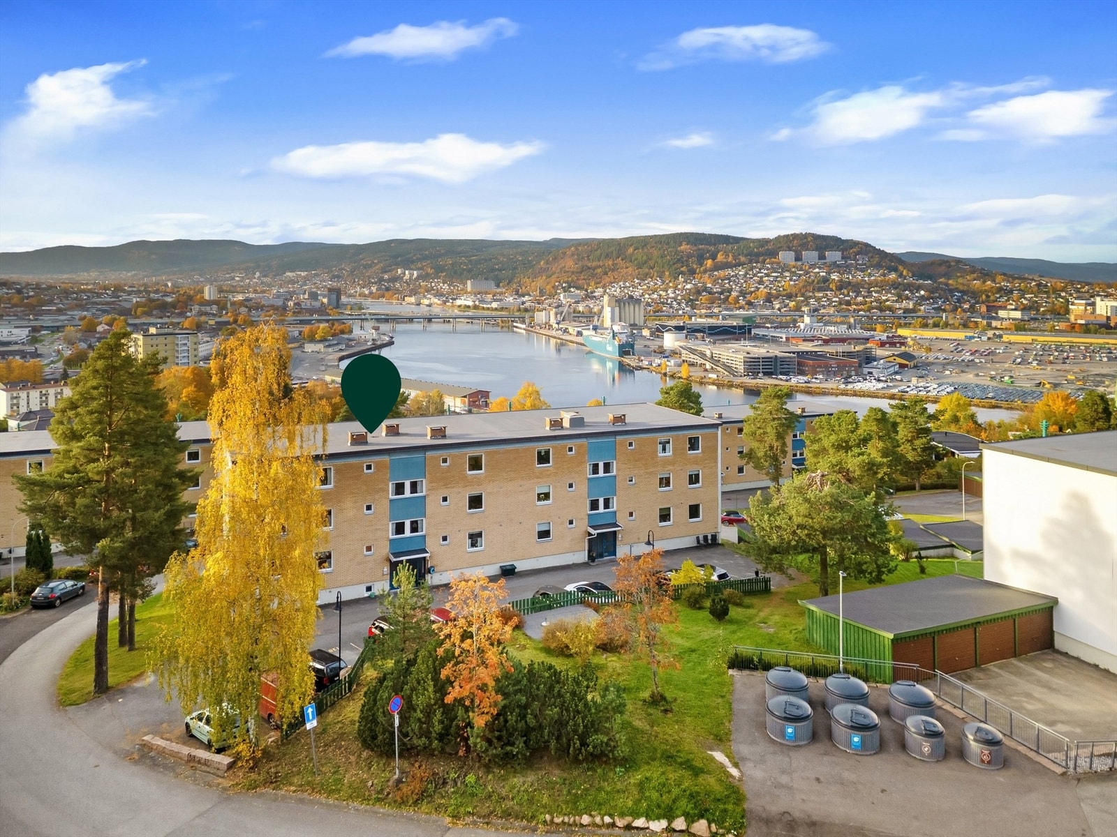 Kort gangavstand til bussholdeplass med gode forbindelser Galleribilde