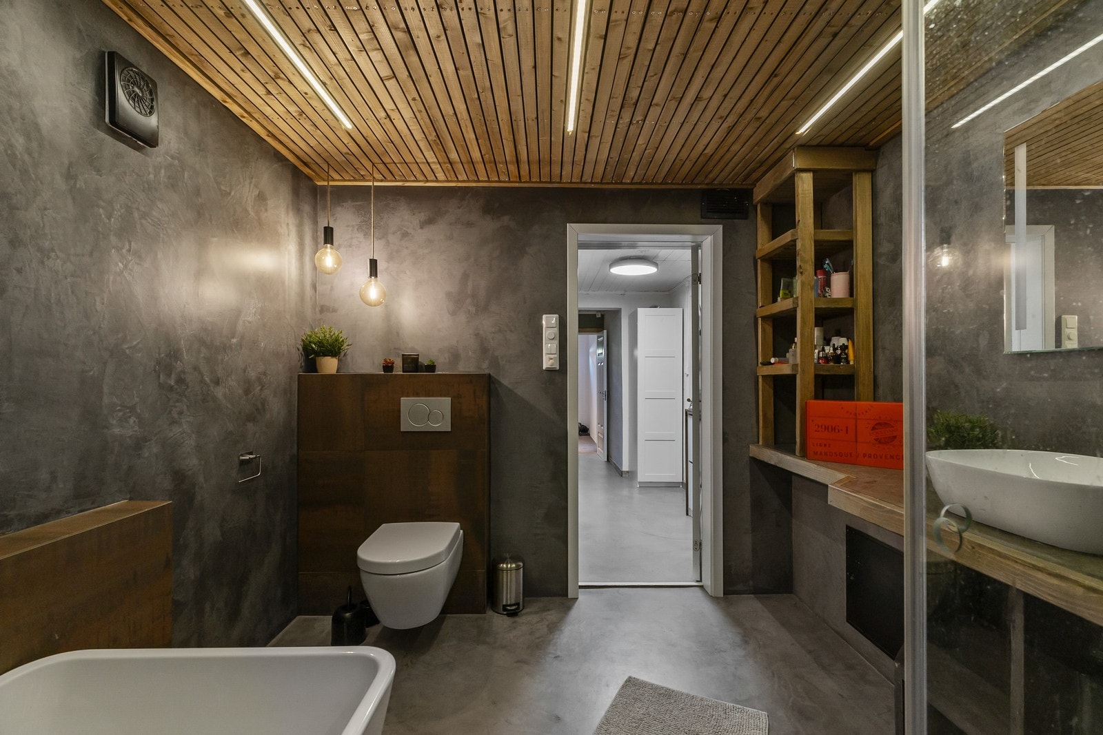 Opprinnelig vaskerom ble omgjort til bad/wc i 2020 Galleribilde