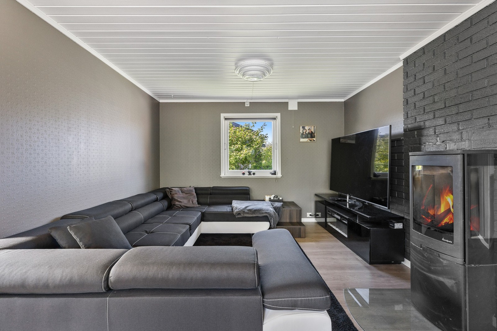 Peisovn fra Nordpeis som varmer godt på kalde dager Galleribilde