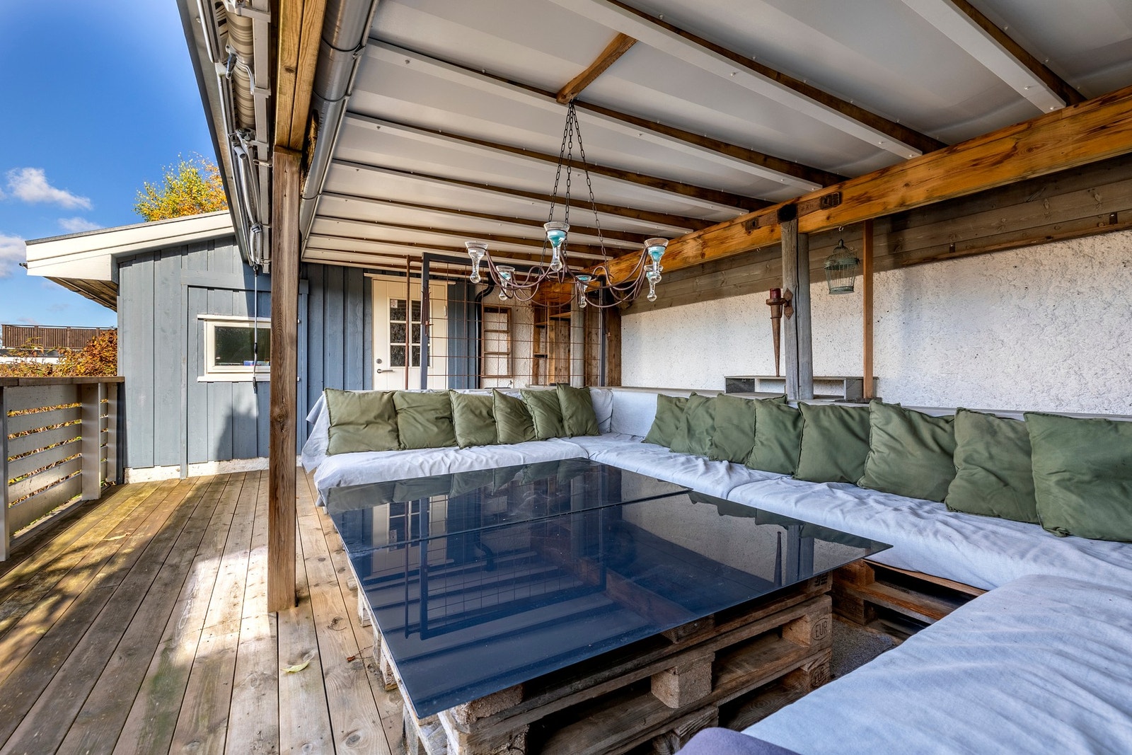 Vestvendt utestue med utgang fra u. etasje Galleribilde