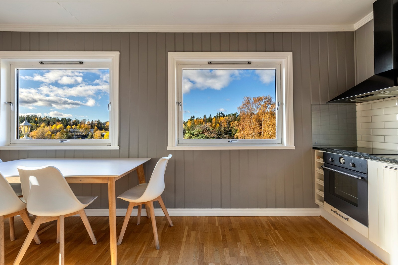 Kjøkken med spiseplass Galleribilde