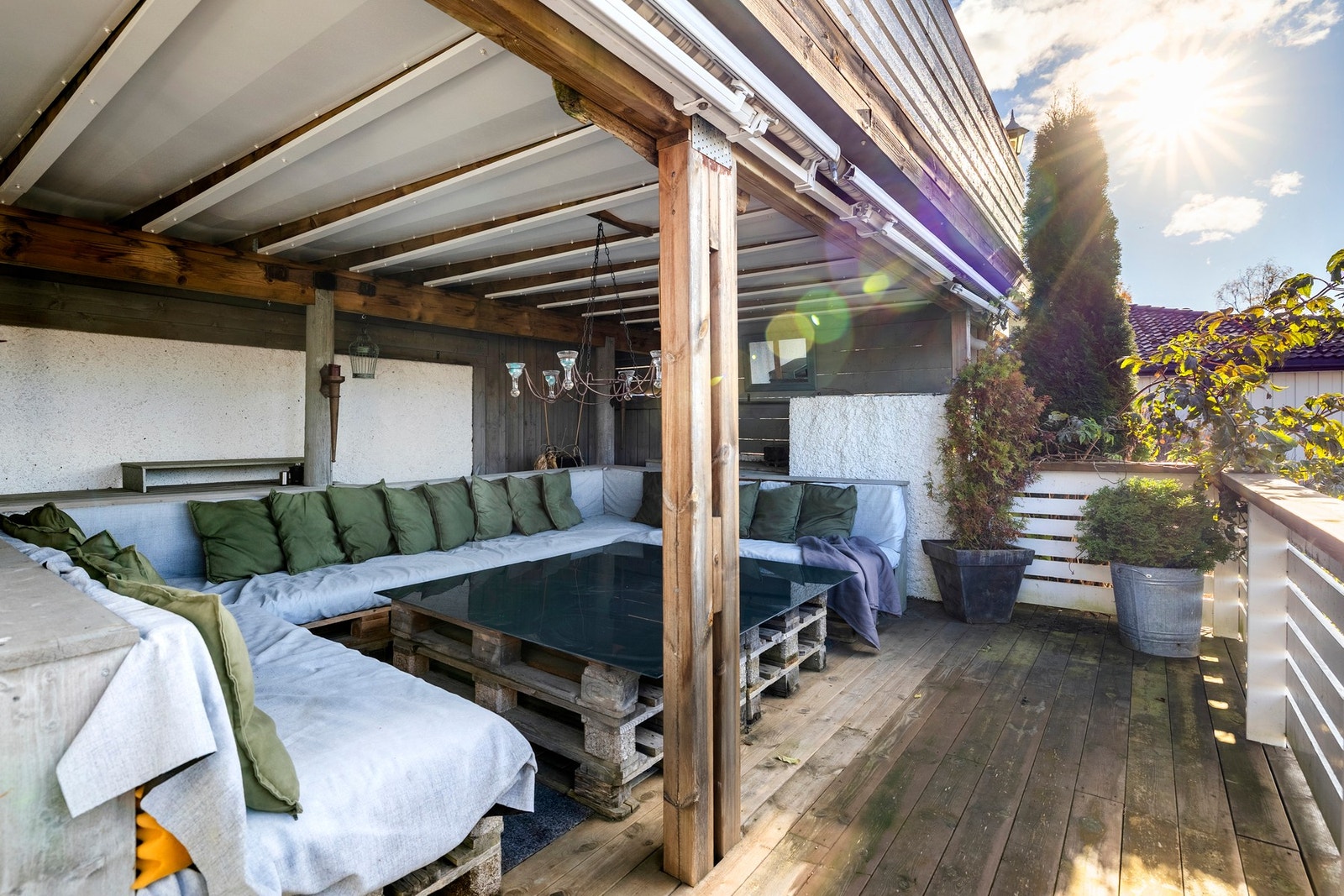 Terrasse/utestue med utgang fra u. etasjen Galleribilde