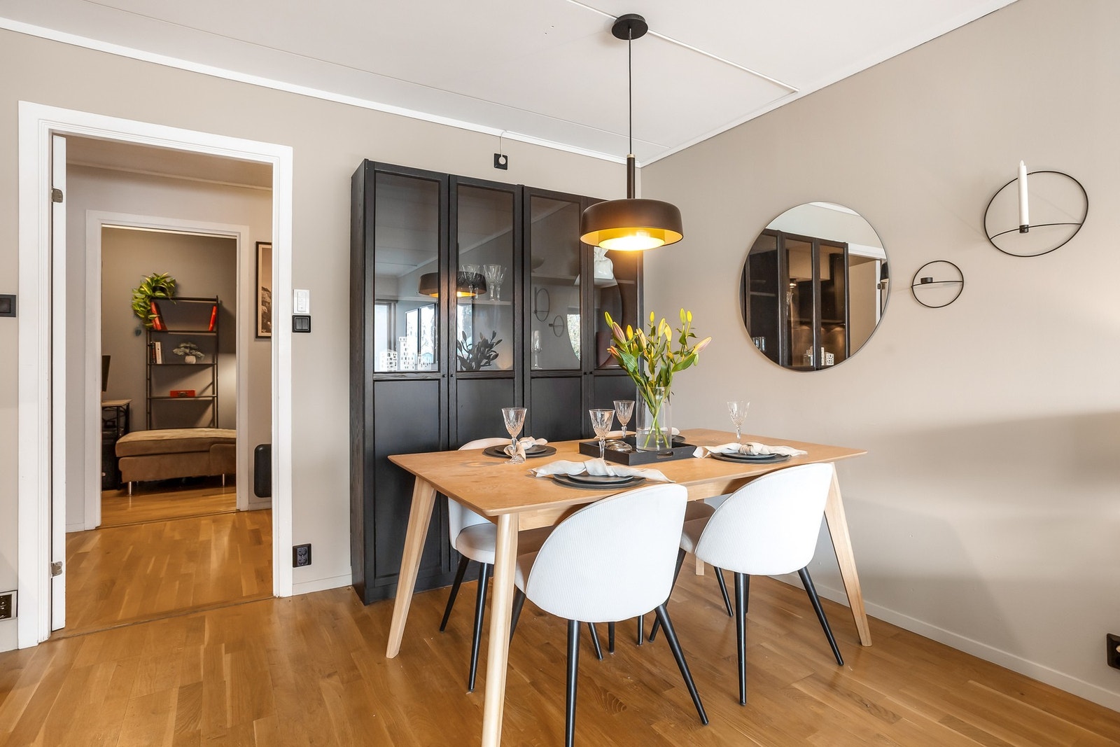 God plass til spisebord. Galleribilde