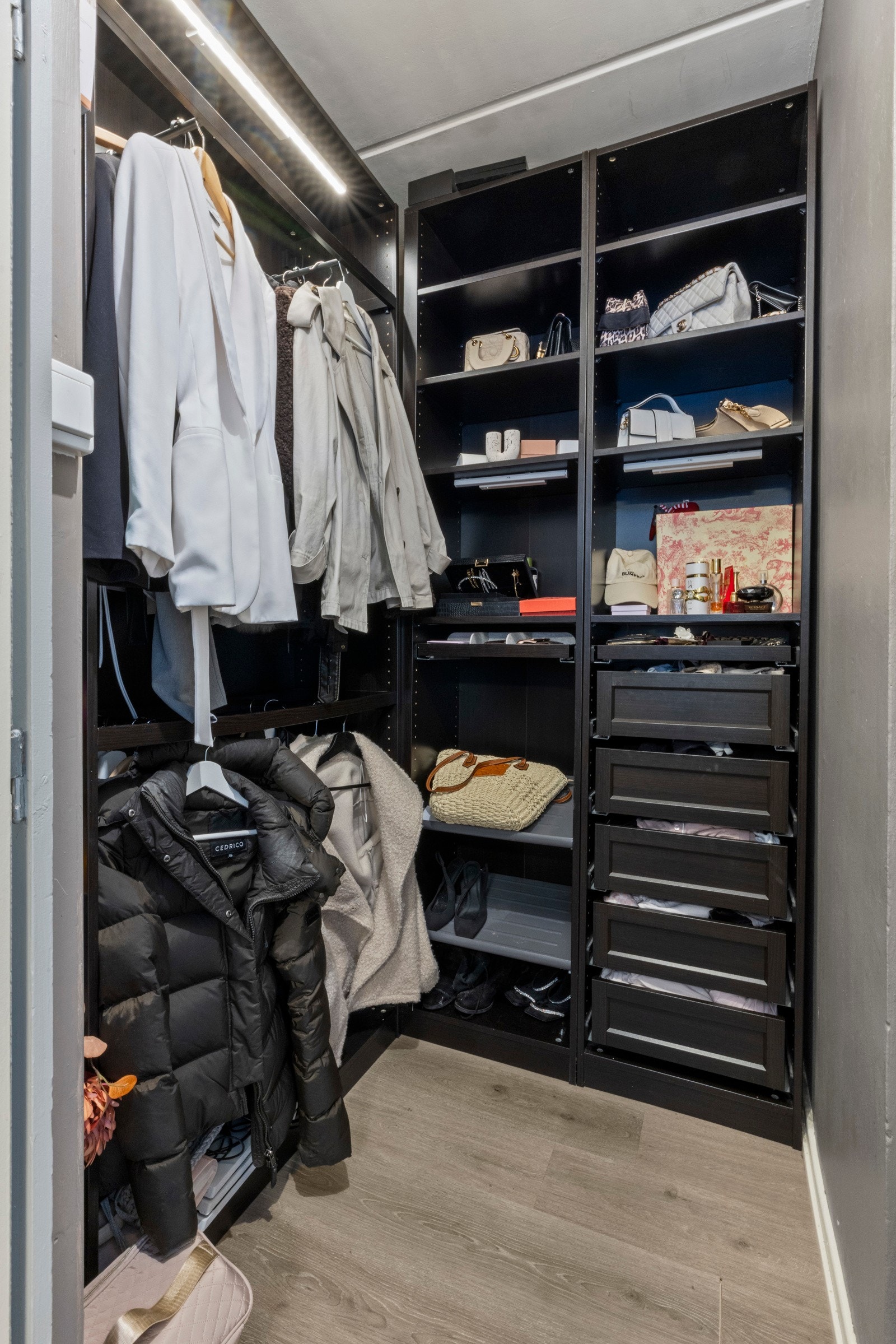Walk in closet Galleribilde