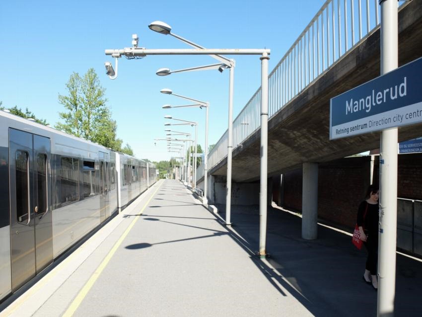 Manglerud T-bane som ligger 3 min. gange unna og som tar deg til Oslo sentrum på 12 min Galleribilde