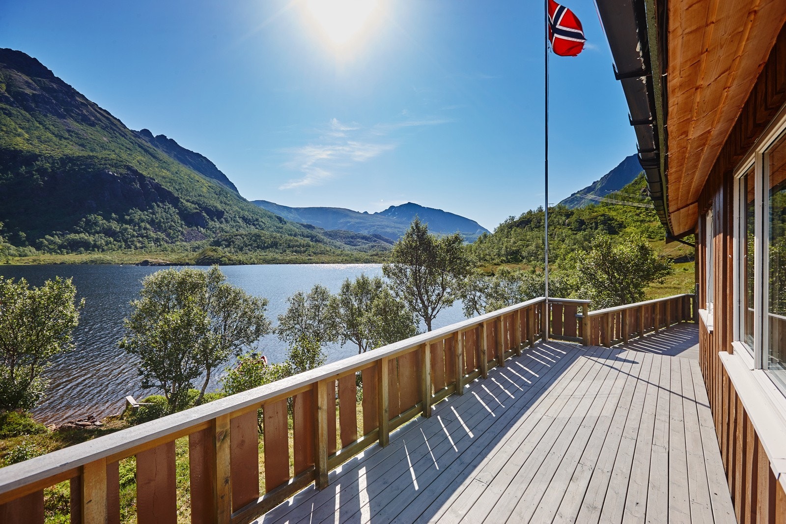 Her kan du sitte å nyte nydlige utsikten Galleribilde