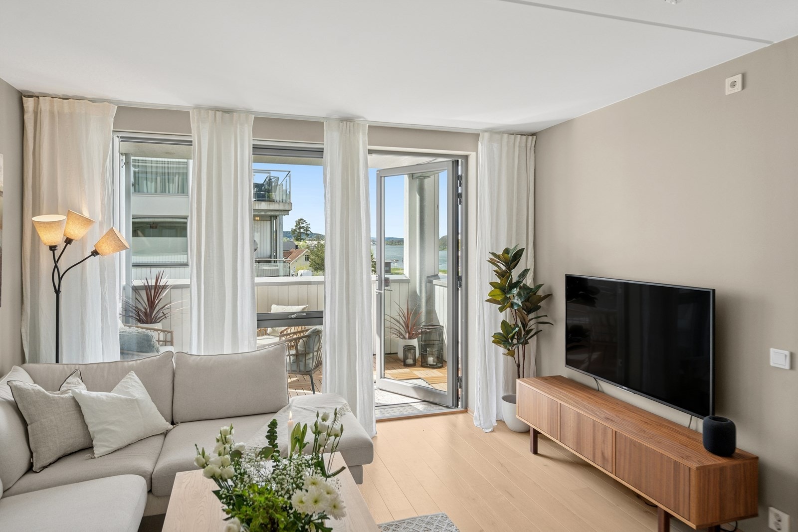 Tv og internett er inkludert i felleskostnadene. Galleribilde