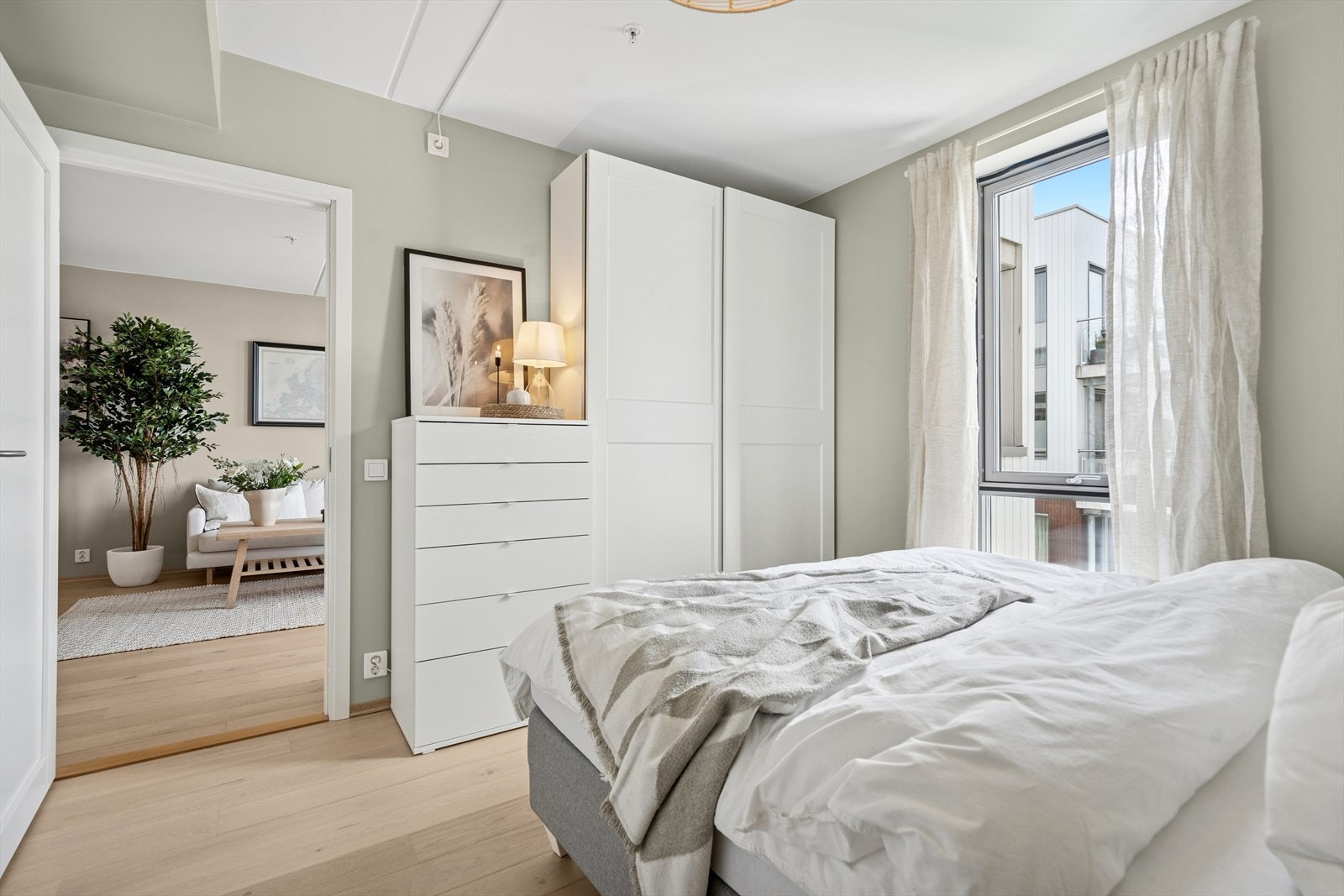 Fine garderobemuligheter på hovedsoverommet. Galleribilde